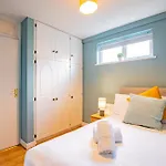 Location! Location! Centre Townhouse Sleeps 6