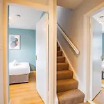度假居 Location! Location! Centre Townhouse Sleeps 6 戈尔韦