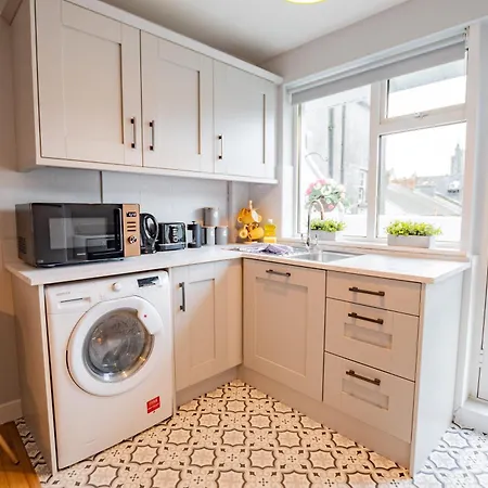 Townhouse With Balcony - Sleeps 6 Semesterbostad *