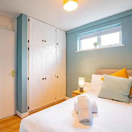 Townhouse With Balcony - Sleeps 6