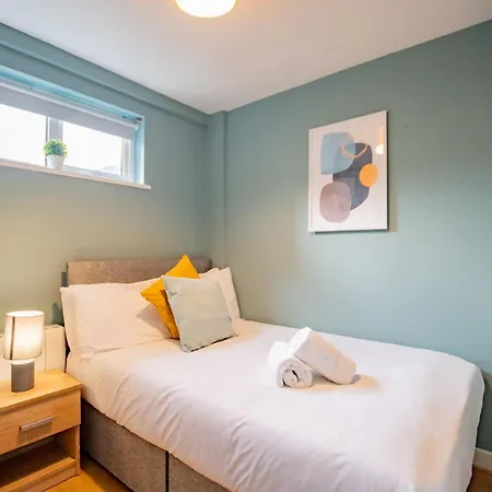 Townhouse With Balcony - Sleeps 6 Galway