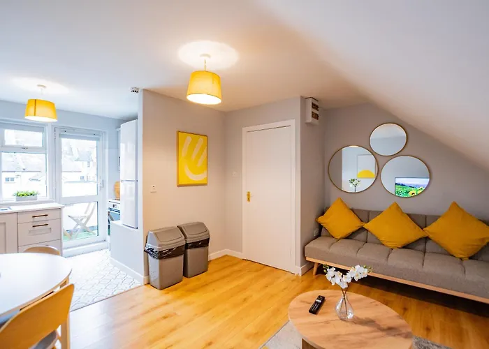 Location! Location! Centre Townhouse Sleeps 6 度假居