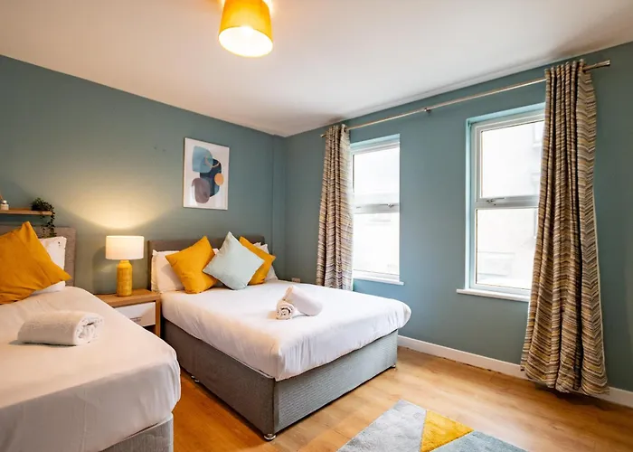 Location! Location! Centre Townhouse Sleeps 6 度假居