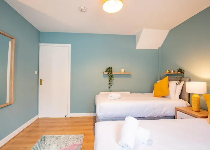 Location! Location! Centre Townhouse Sleeps 6 度假居