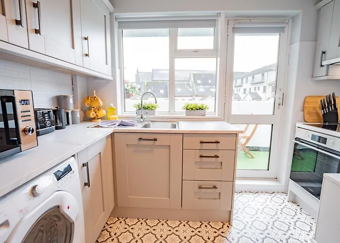 Location! Location! Centre Townhouse Sleeps 6 度假居 *