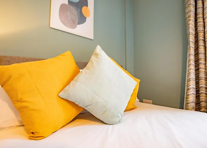 Location! Location! Centre Townhouse Sleeps 6 度假居 *