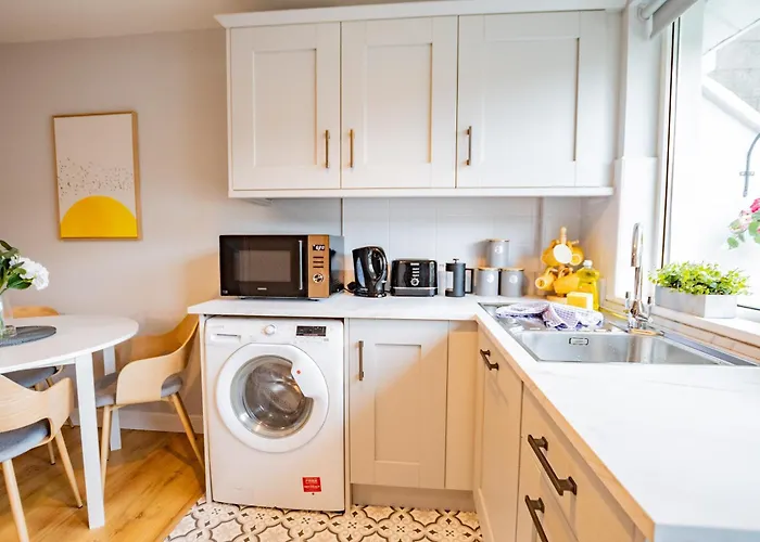 Location! Location! Centre Townhouse Sleeps 6 度假居