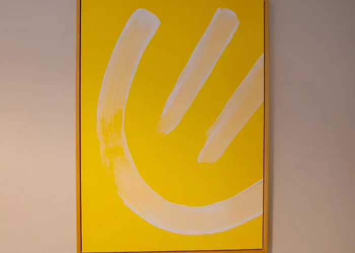 Location! Location! Centre Townhouse Sleeps 6 *