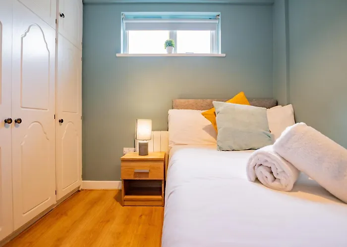 Location! Location! Centre Townhouse Sleeps 6 戈尔韦