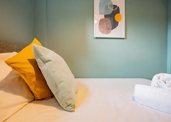 Location! Location! Centre Townhouse Sleeps 6 * 戈尔韦