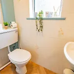 Townhouse With Balcony - Sleeps 6 * Galway