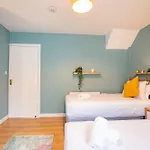 Townhouse With Balcony - Sleeps 6 Ferienhaus