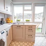 Townhouse With Balcony - Sleeps 6 Ferienhaus *