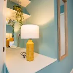 Townhouse With Balcony - Sleeps 6 * Galway