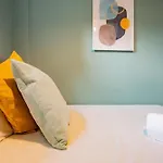 Townhouse With Balcony - Sleeps 6 * Galway