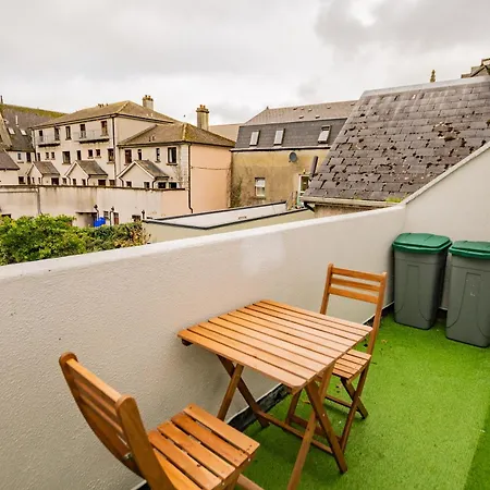 Townhouse With Balcony - Sleeps 6 *