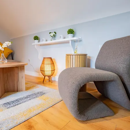 Townhouse With Balcony - Sleeps 6 * Galway