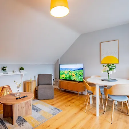 Townhouse With Balcony - Sleeps 6