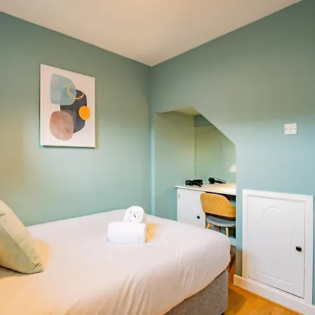 Townhouse With Balcony - Sleeps 6 Ferienhaus *
